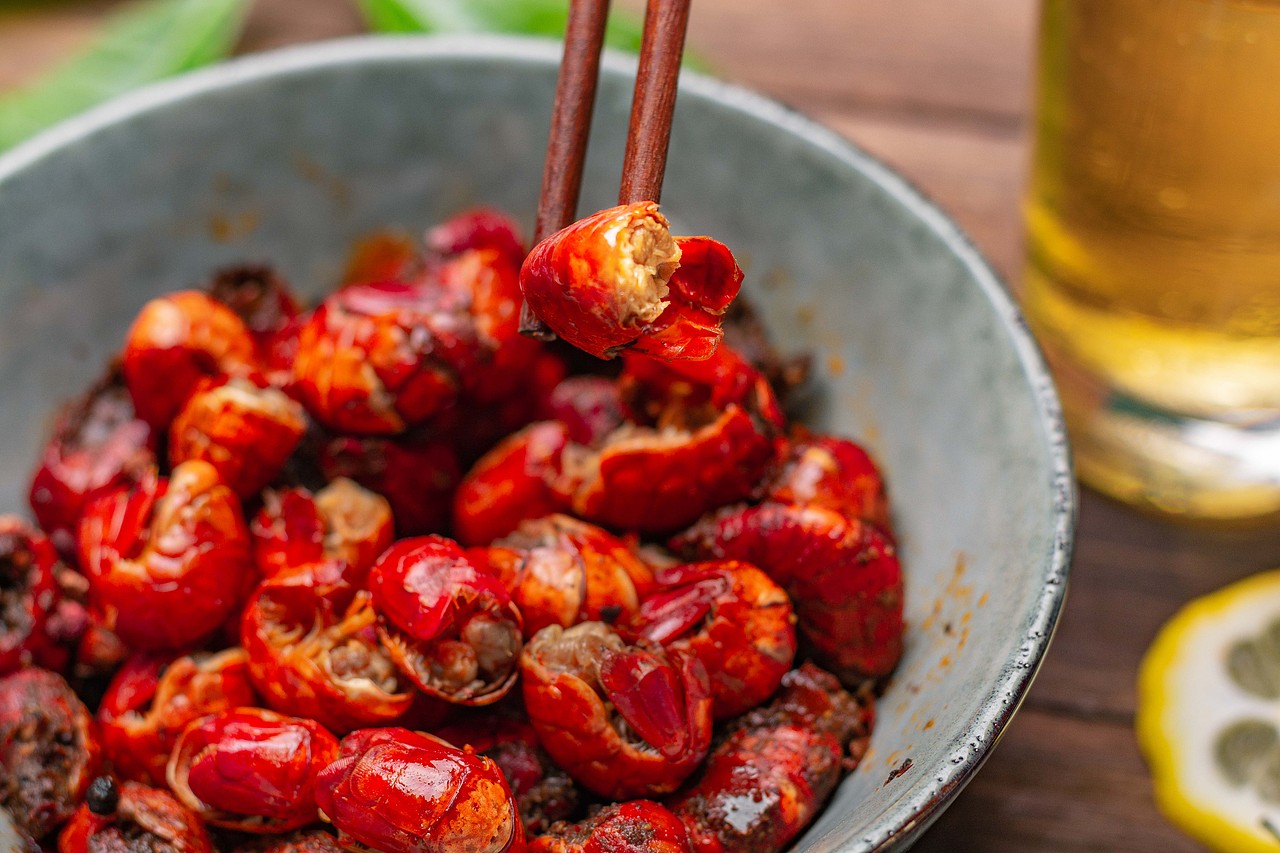 四川打卡网红美食!即食虾尾