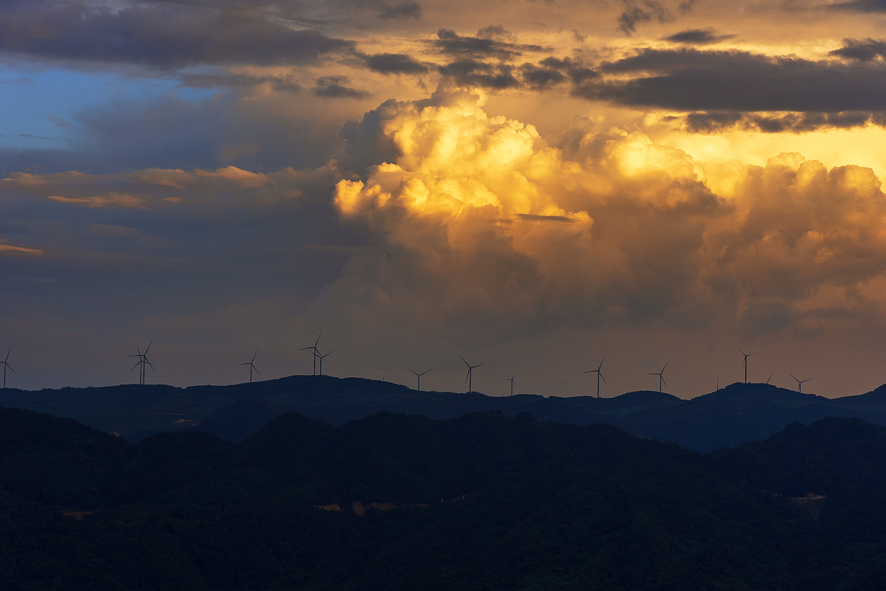 齐岳山夕阳余辉