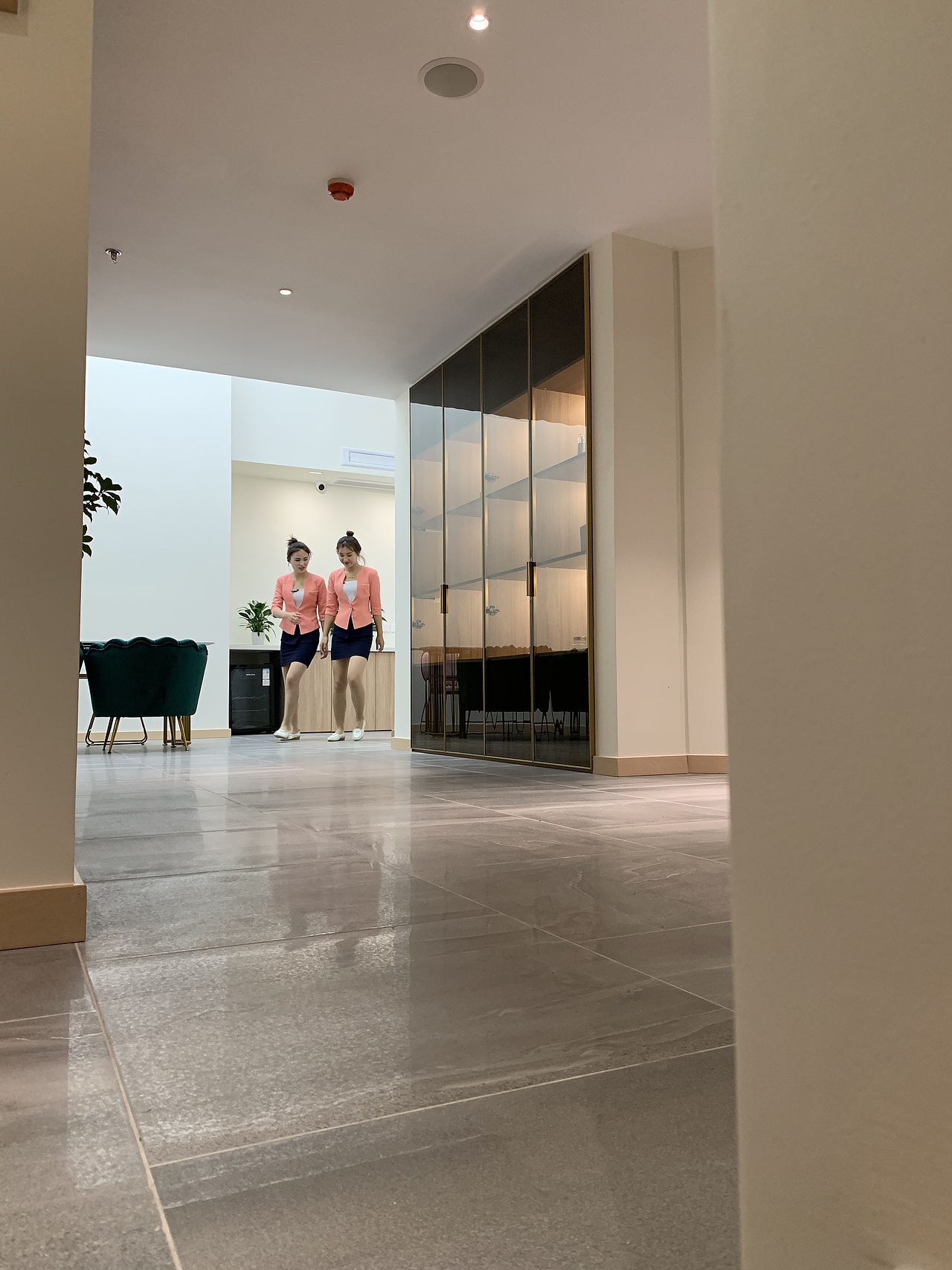 克丽缇娜 青岛凯景店（图ZMjc0NTUxNDc2） - 商业空间设计 - 站酷设计师青岛凡真空间设计原创素材 - 站酷ZCOOL