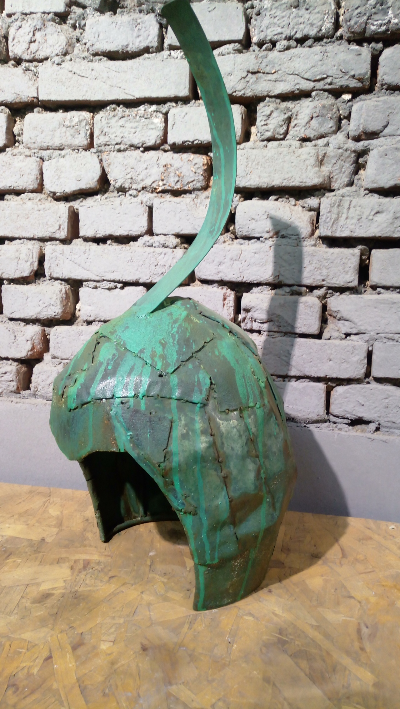 利用不同的废旧金属材料来创作不同的作品!