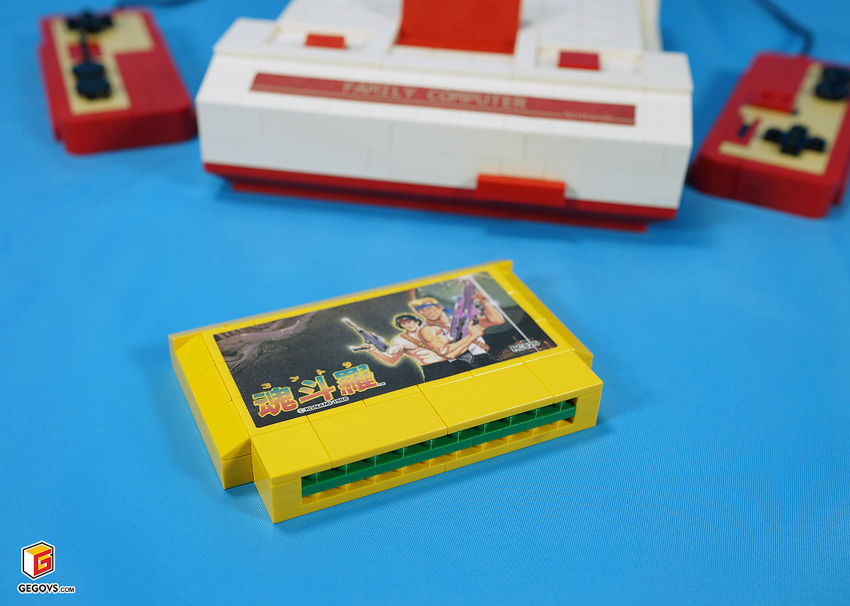 游戏卡带选择了我在FC上第一次玩的游戏“魂斗罗”吧~~虽然之后这款游戏玩的时间不是最久,还是人间兵器、双截龙、火纹玩得比较久。