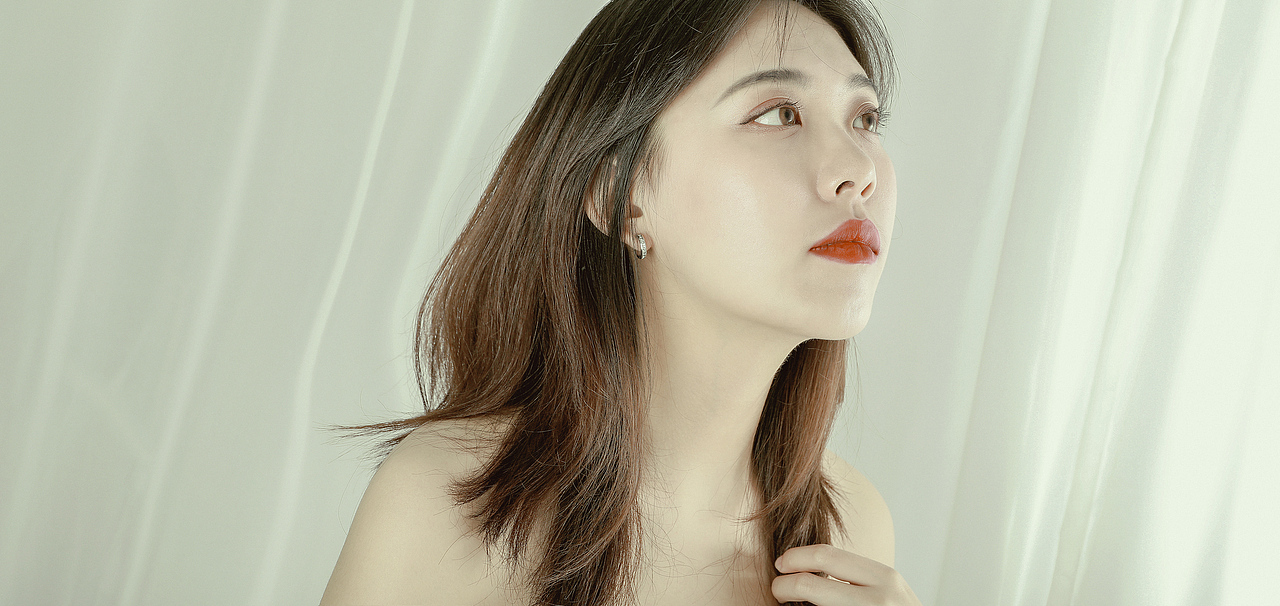 【看向窗外的少女】你的眼睛里住着星辰与大海（图ZMjEzOTYxMTAw） - 人像摄影 - 站酷设计师初酒酿橙子原创素材 - 站酷ZCOOL