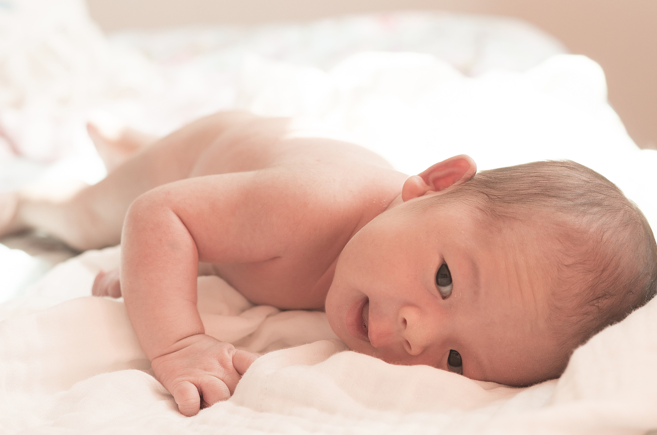 宝宝满月纪念。