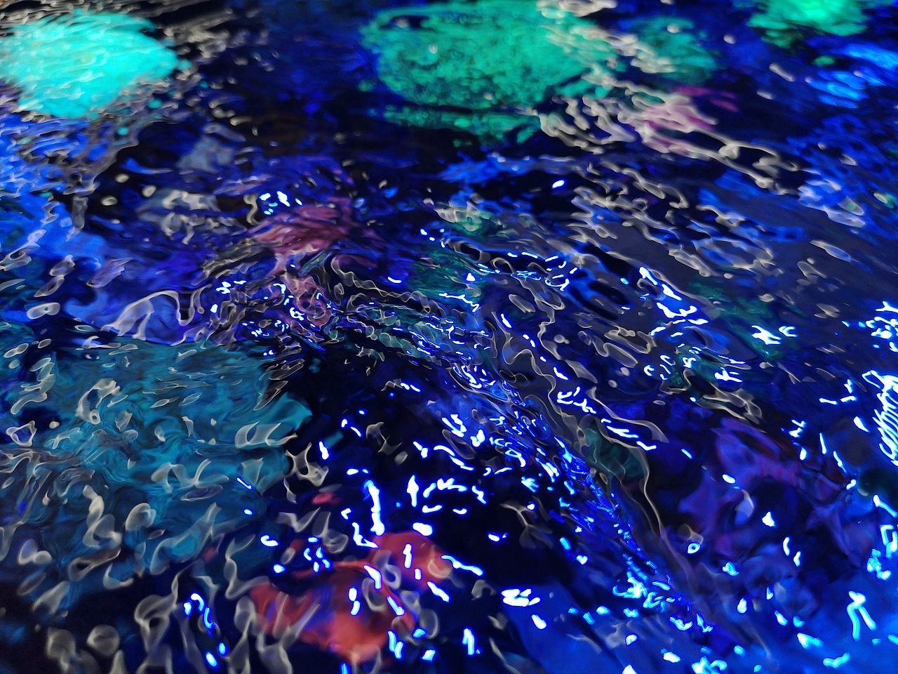 波光粼粼色彩斑斓（图ZMjY0MDE3NjYw） - 时尚/艺术摄影 - 站酷设计师多缤设计原创素材 - 站酷ZCOOL