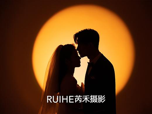 落日光影营造的浪漫，是甜蜜梦幻的氛围感