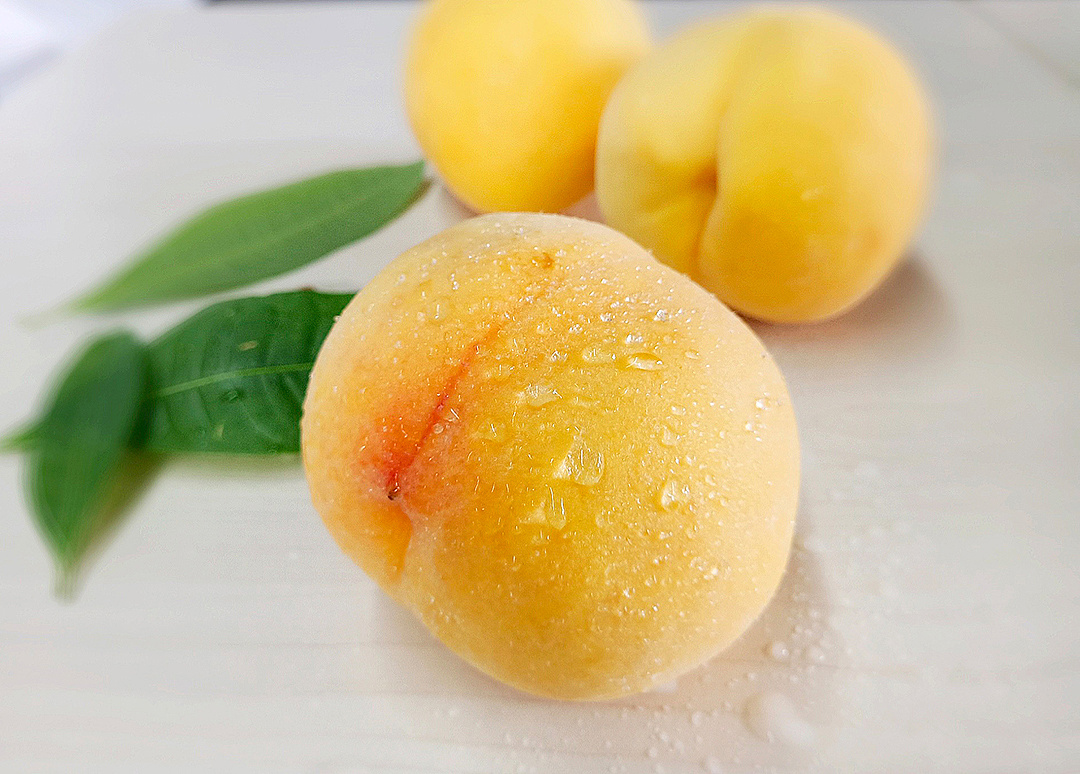 第一次用手机拍黄桃,效果还不错哦!