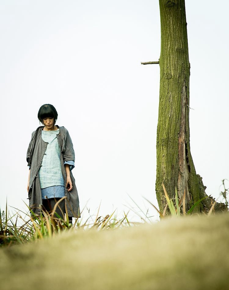 【向日葵记忆】女士文艺手工扎染盘扣套头棉麻中袖百搭女式T恤