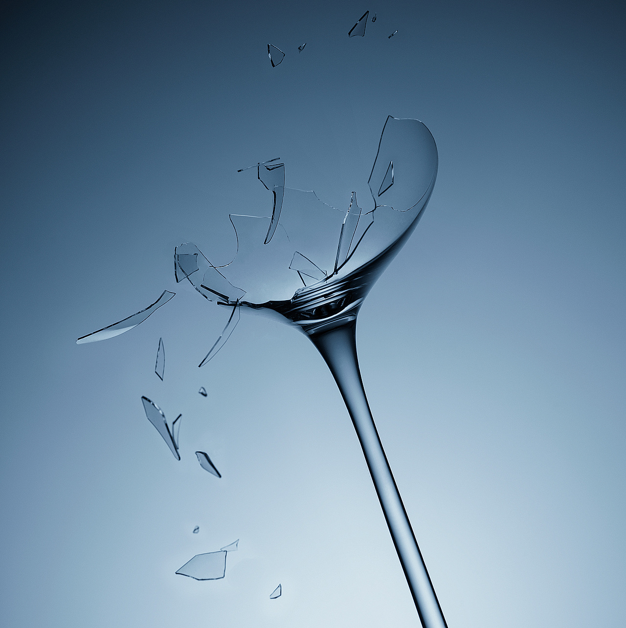 破碎的红酒高脚杯|摄影|产品摄影|商摄大付 - 原创作品 - 站酷 (zcool