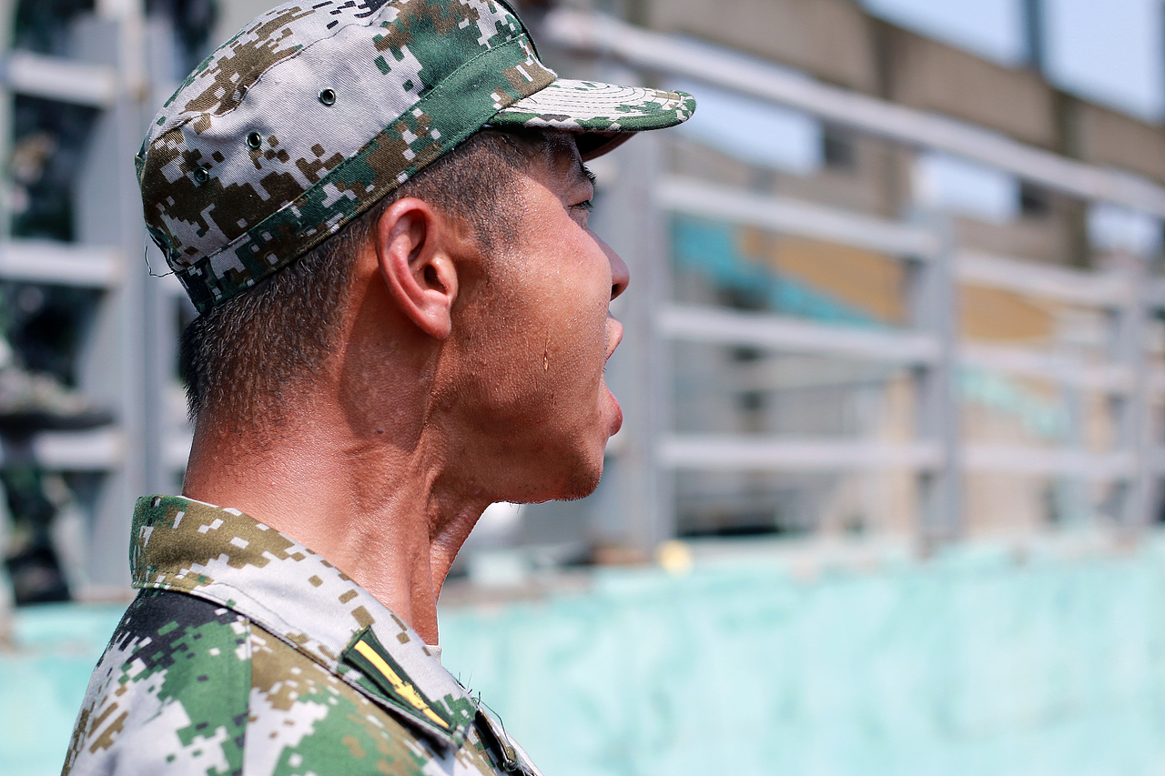 谁的青春没有难忘的军训（骄阳下的摄影）（图ZMTI0OTU5NjI0） - 人像摄影 - 站酷设计师莞尔ERXIAO原创素材 - 站酷ZCOOL