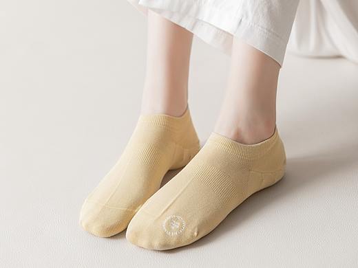 2021年春夏INS女袜纯色短袜