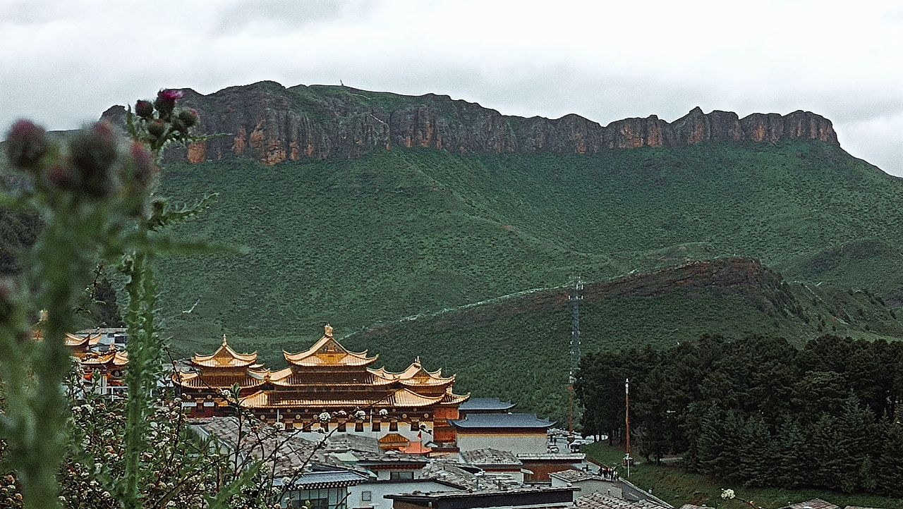 郎木寺，一寺两省三教