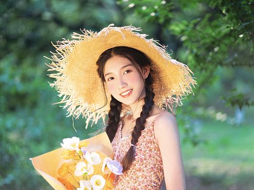 草帽女孩