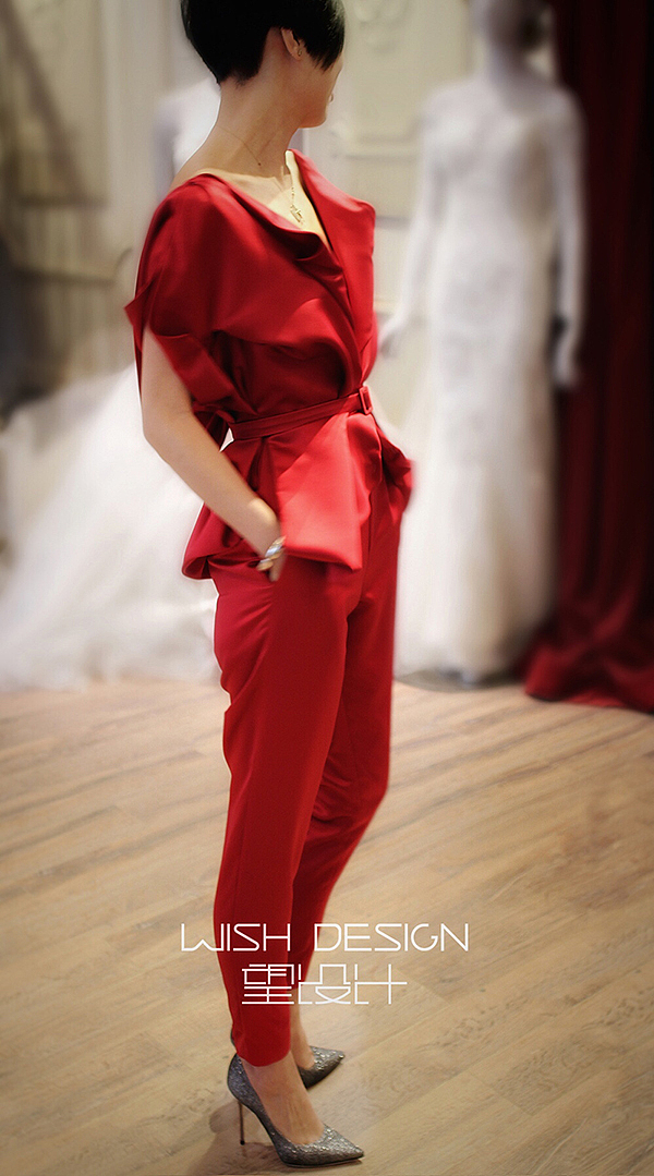 红色帅气裤装婚纱礼服（图ZMjk0NjUwNjQ=） - 正装/礼服 - 站酷设计师婚纱设计师兰奕原创素材 - 站酷ZCOOL