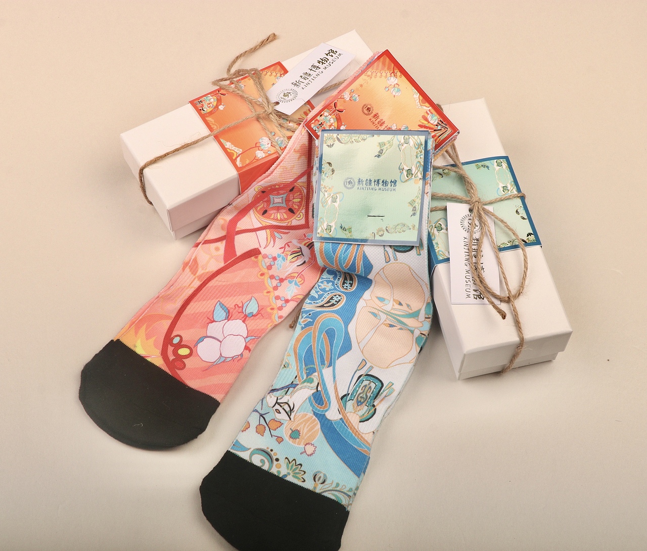 以“艾德莱斯绸”为主题的新疆博物馆文创设计（图ZMjY0OTQwOTA0） - 品牌 - 站酷设计师加点盐吧原创素材 - 站酷ZCOOL