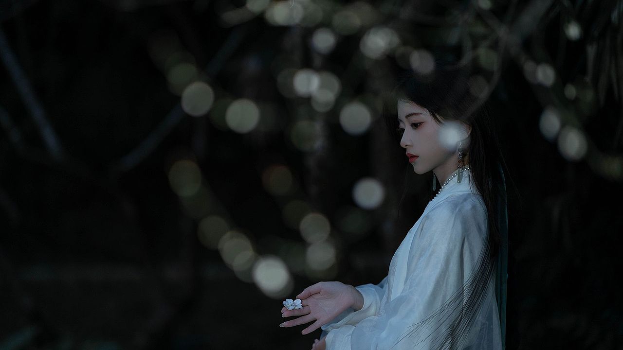 来日倚窗前，寒梅著花未