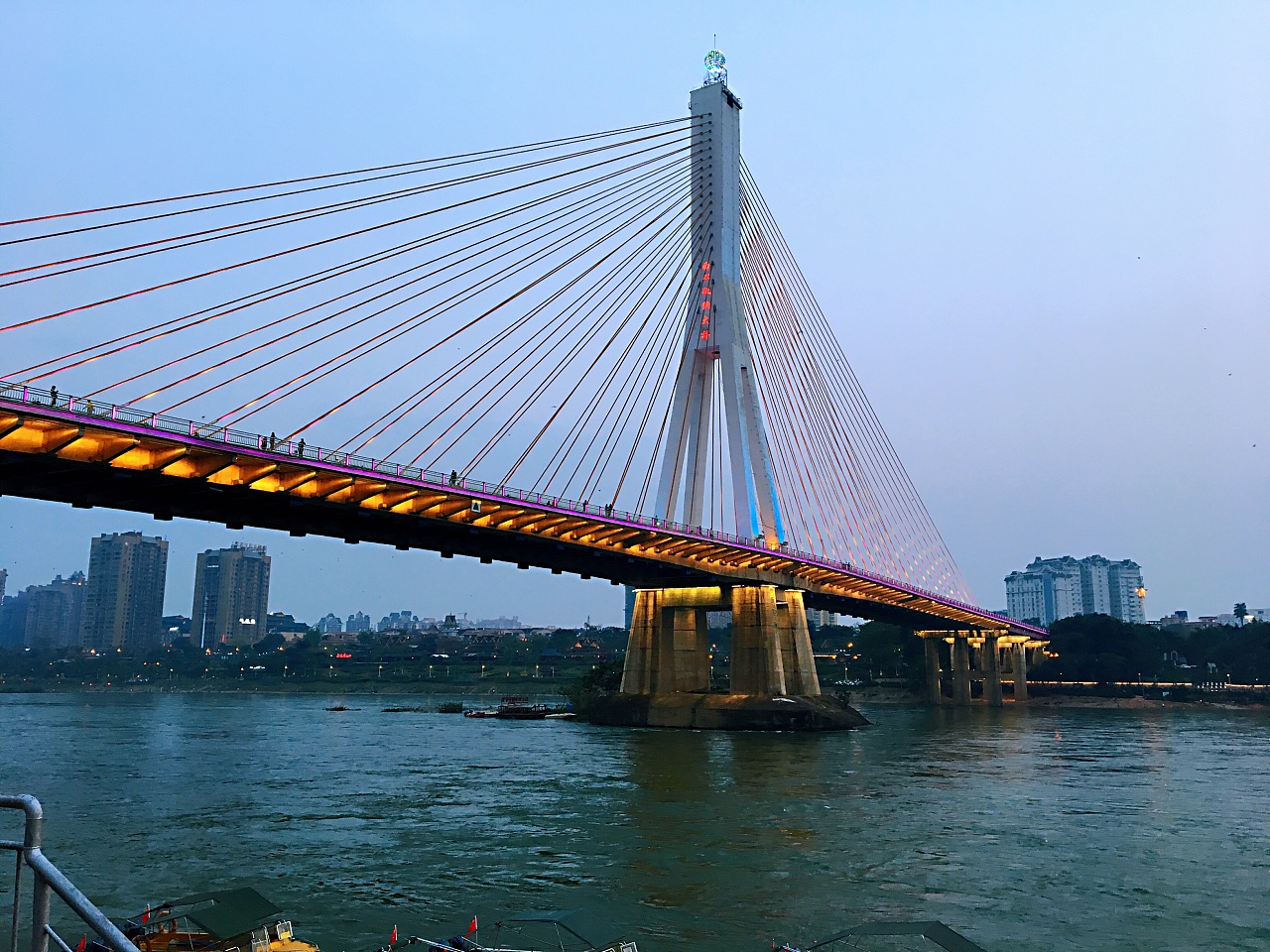 2022八一大桥游玩攻略,据说是南昌最长的拉索桥，不... 【去哪儿攻略】
