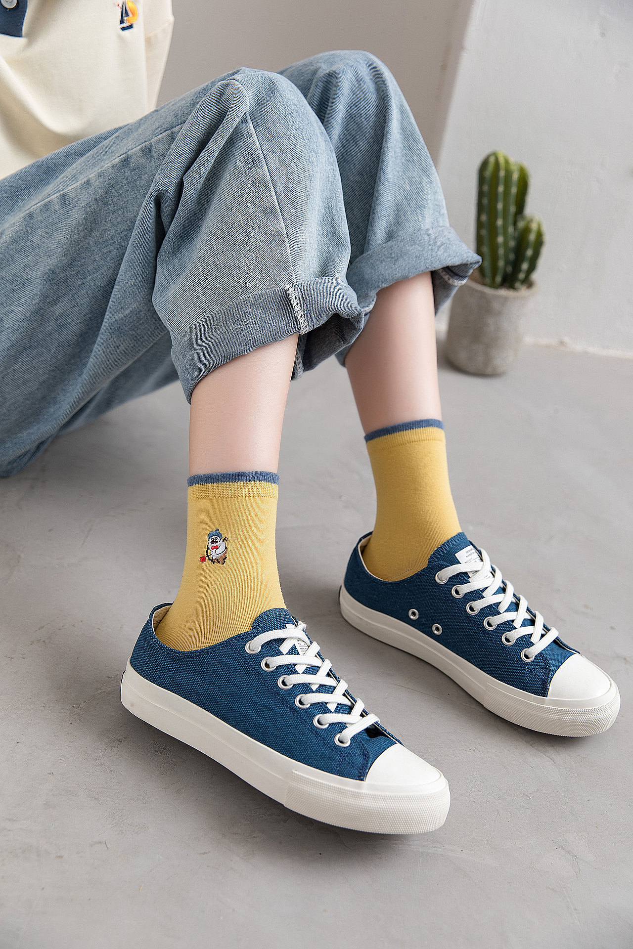 2019秋冬女袜INS风刺绣袜子日系