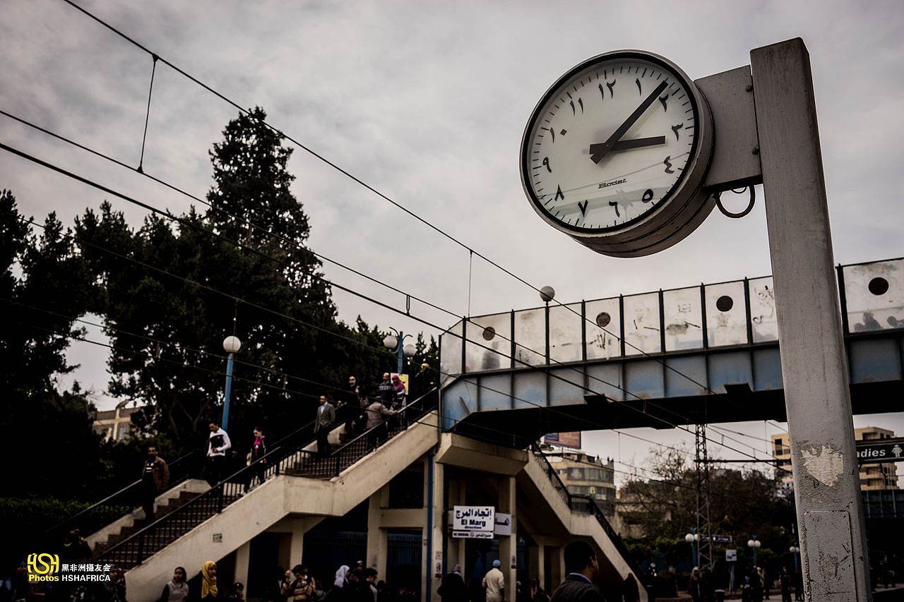 埃及地铁的时钟，你看的懂吗？