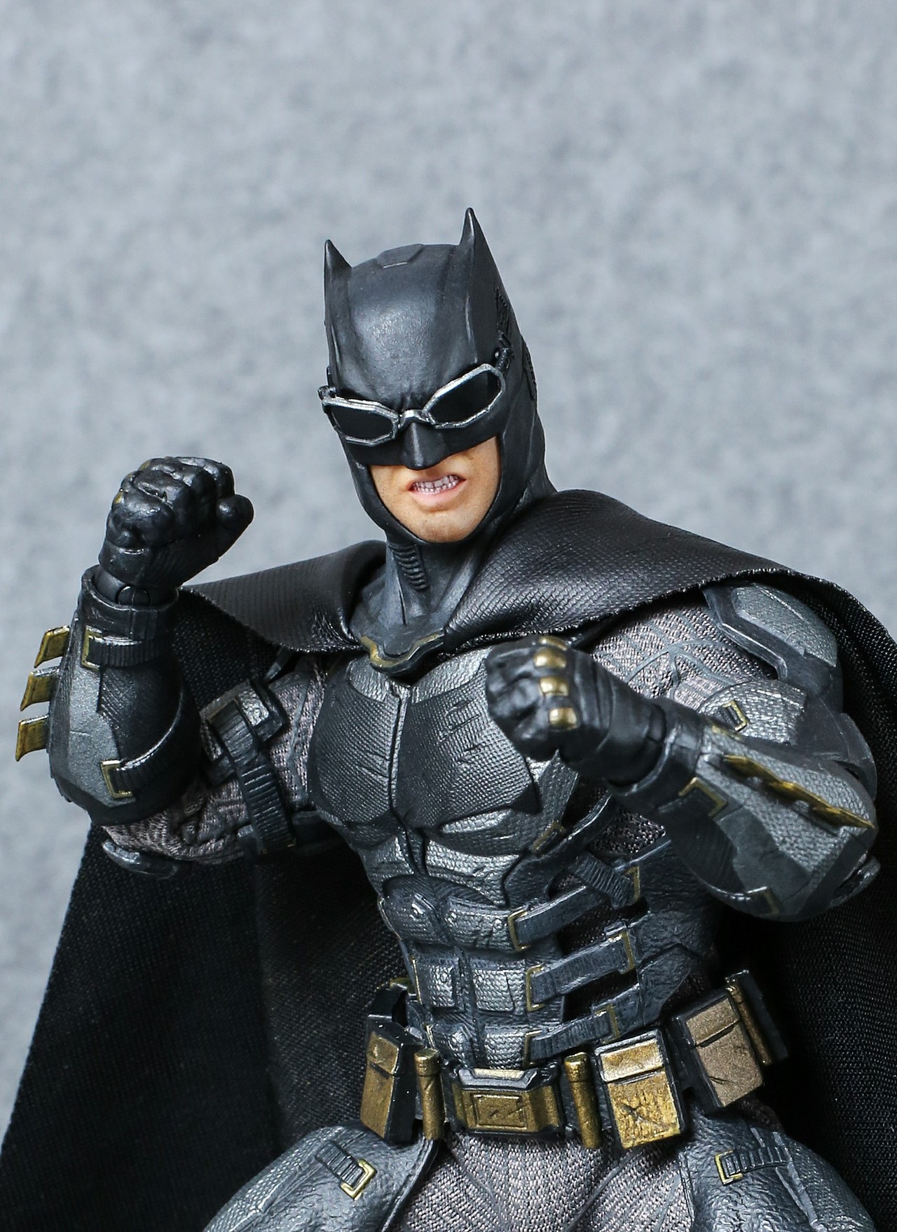 mezco战术轻甲蝙蝠侠