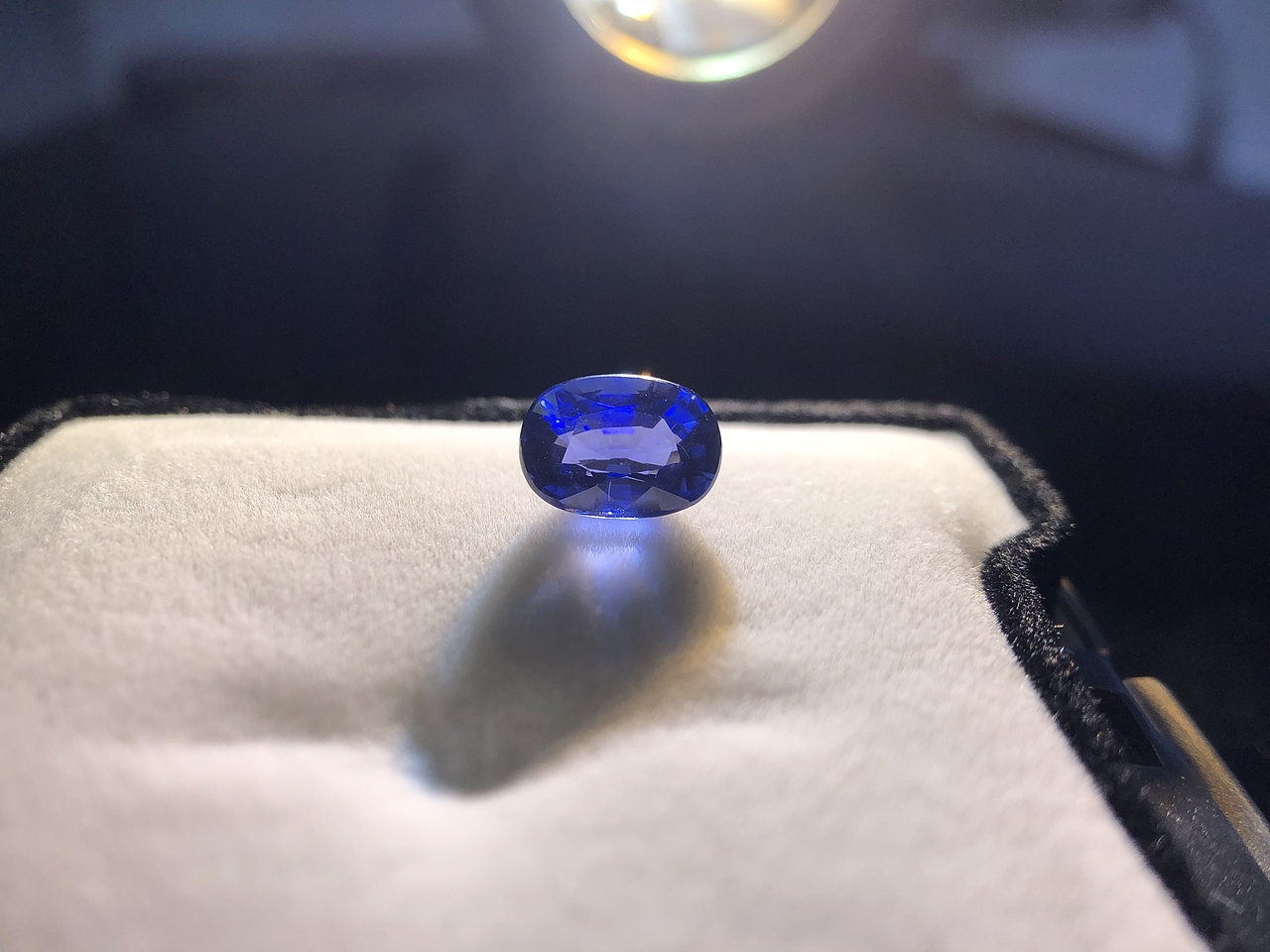 逆光下拍珠寶寶石，無色藍寶石、藍寶石等，沒有閃光燈（圖ZMTE3MzQ0MDMy） - 產品攝影 - 站酷設計師Gavinskywalker原創(chuàng)素材 - 站酷ZCOOL