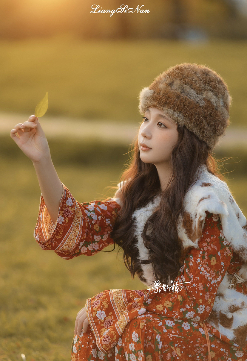 “秋已至，暖阳拂面”（图ZMzIxNzIwNTY0） - 人像摄影 - 站酷设计师梁斯楠原创素材 - 站酷ZCOOL