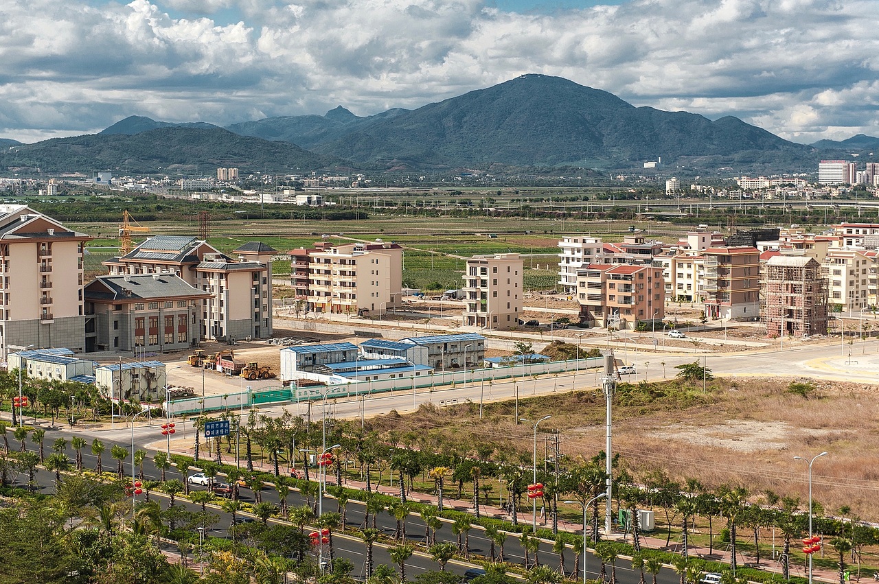 气候宜人,蓝天、白云、大海。深深的爱上了她,没错!这就是海南。