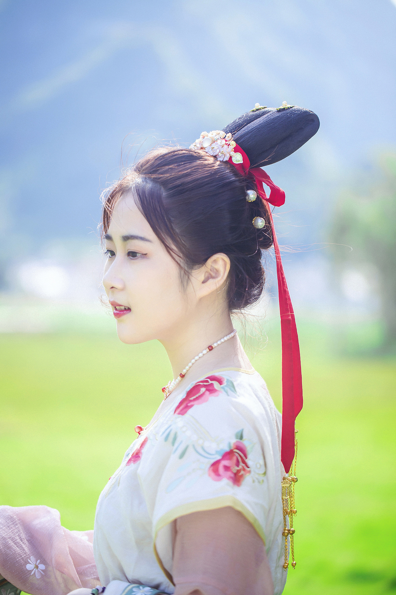 唐制坦领襦裙汉服女子写真