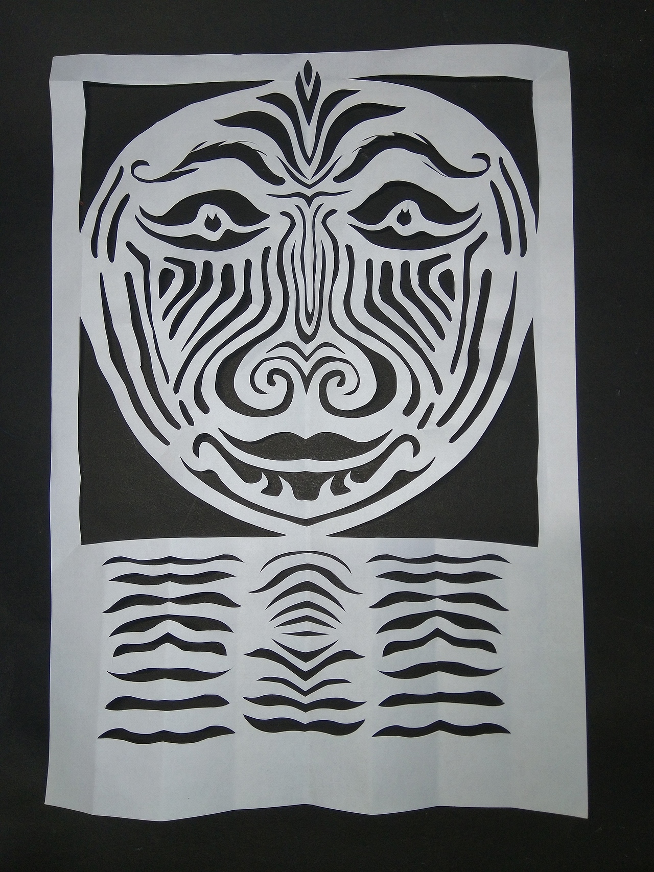 剪纸一人是比较描述的主题