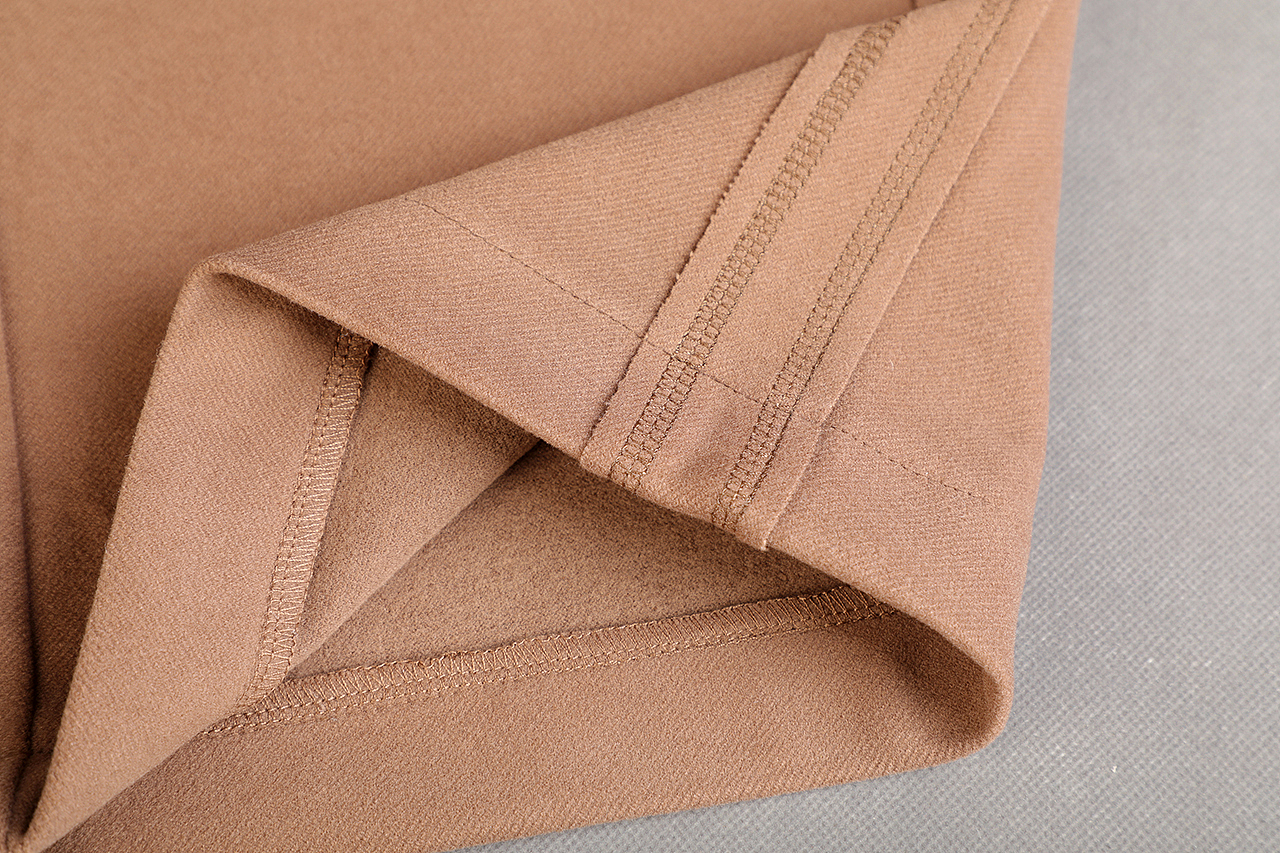 针织衫 羽绒服 毛衣 休闲裤服装静物 白底图场景图摄影（图ZMTg3MzAzNTIw） - 产品摄影 - 站酷设计师cofuns原创素材 - 站酷ZCOOL