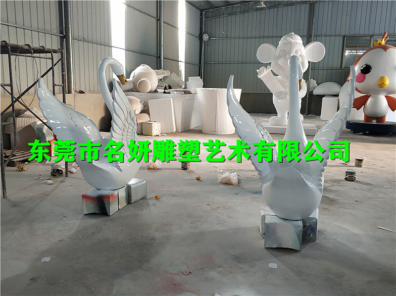 能大大的提升整个环境的玻璃钢白天鹅雕塑艺术欣赏品味