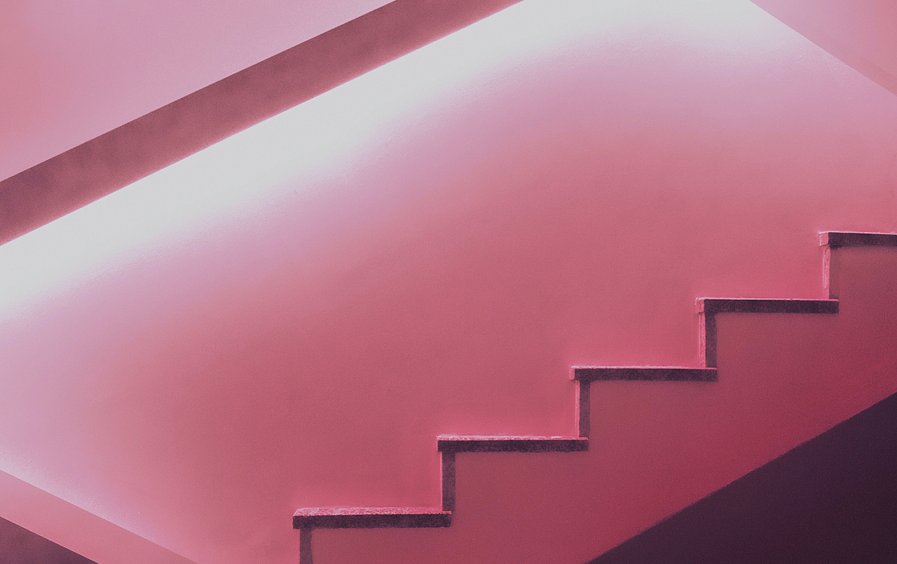 应该是走在了通往粉色天堂的楼梯上