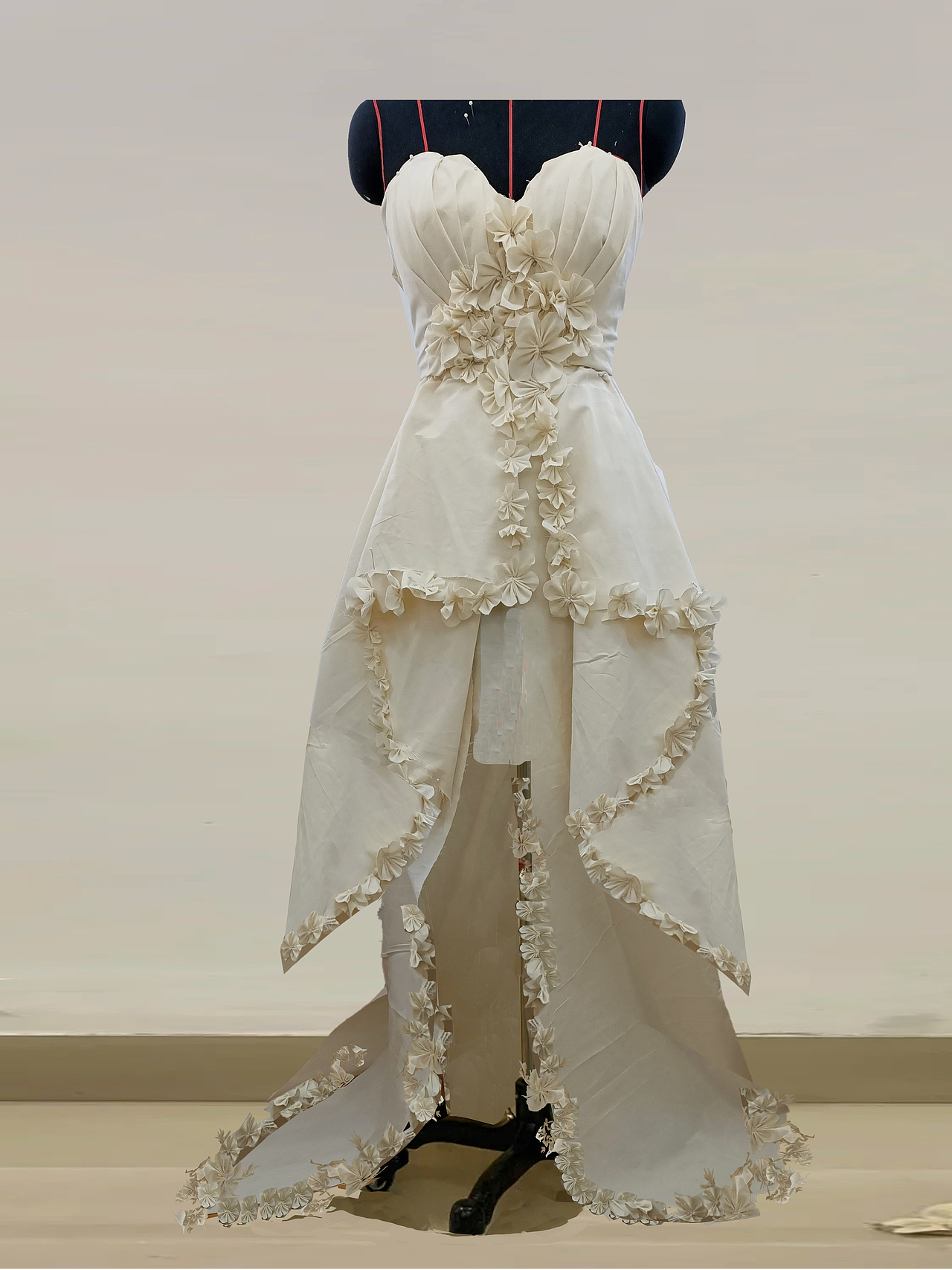 女装创意礼服的立裁