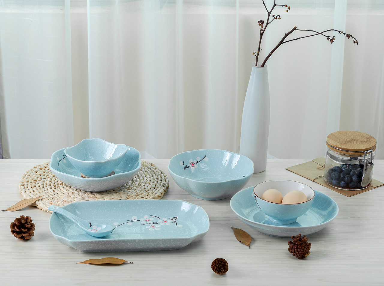 新中式风格飘雪梅花碗碟套装