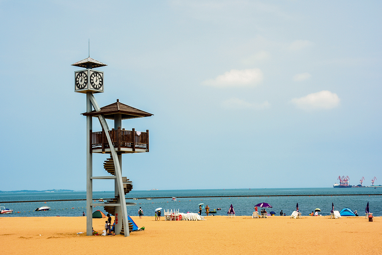 沙滩上的塔楼,也不知是何时建设的,很适合用来拍风景照