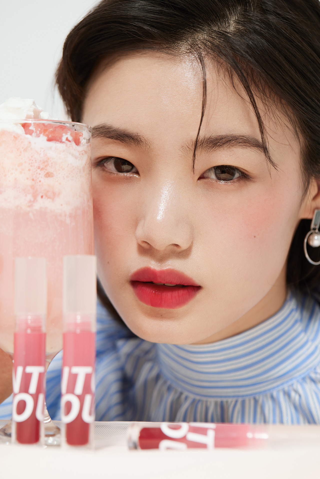 INTO YOU 水雾唇釉 产品形象片（图ZMjU4MTc1MjU2） - 时尚/艺术摄影 - 站酷设计师他是33原创素材 - 站酷ZCOOL