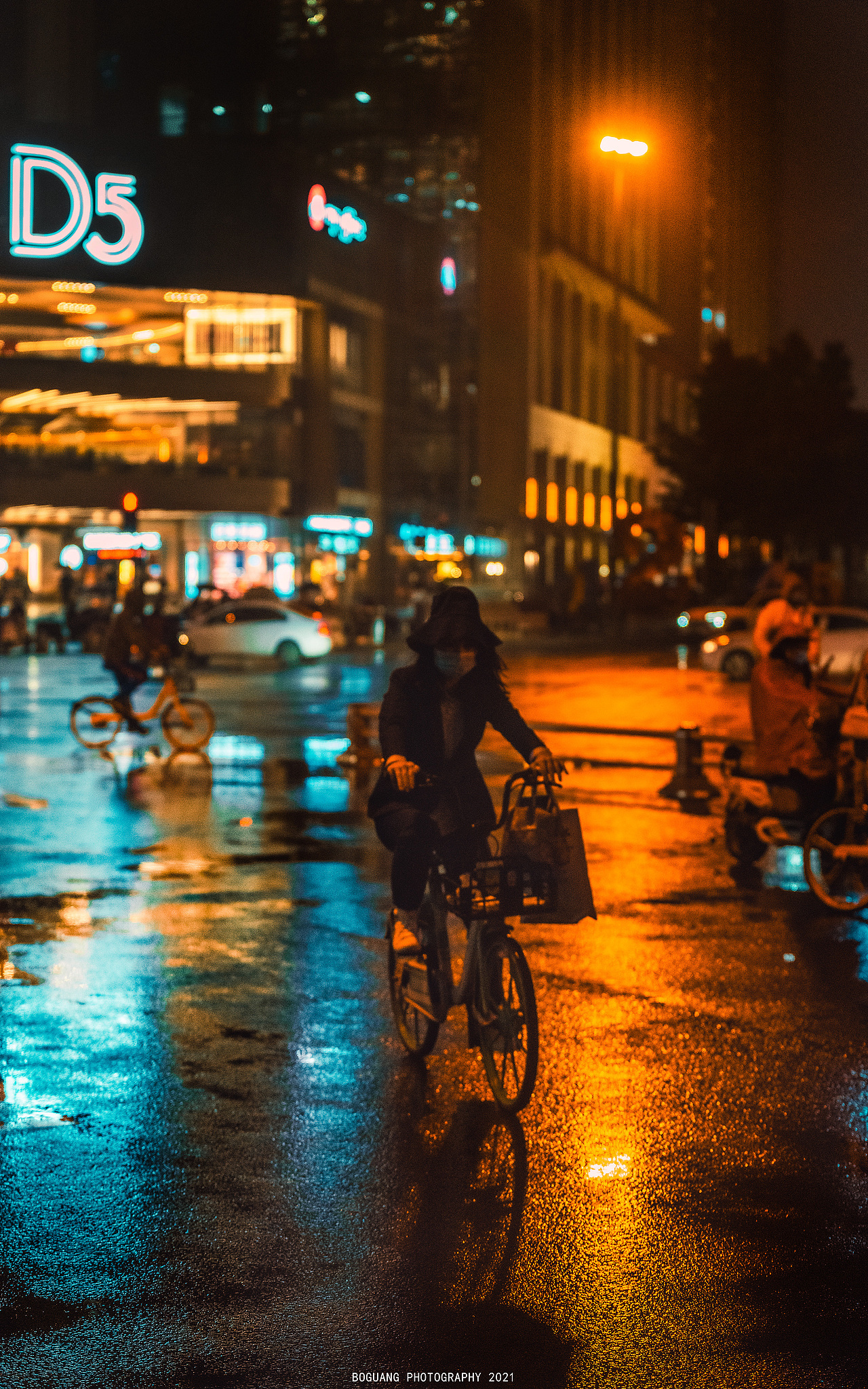成都街拍|人们下班后的雨夜