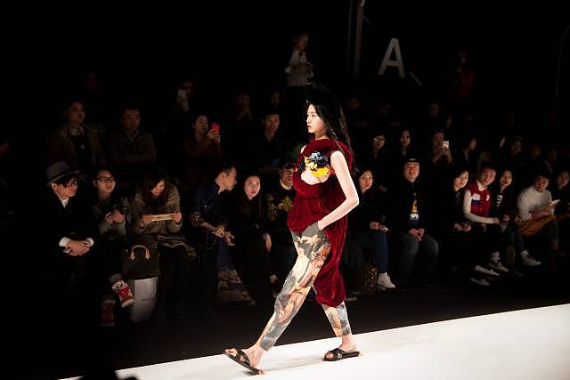 魔烁 #上海时装周2015秋冬# black spoon