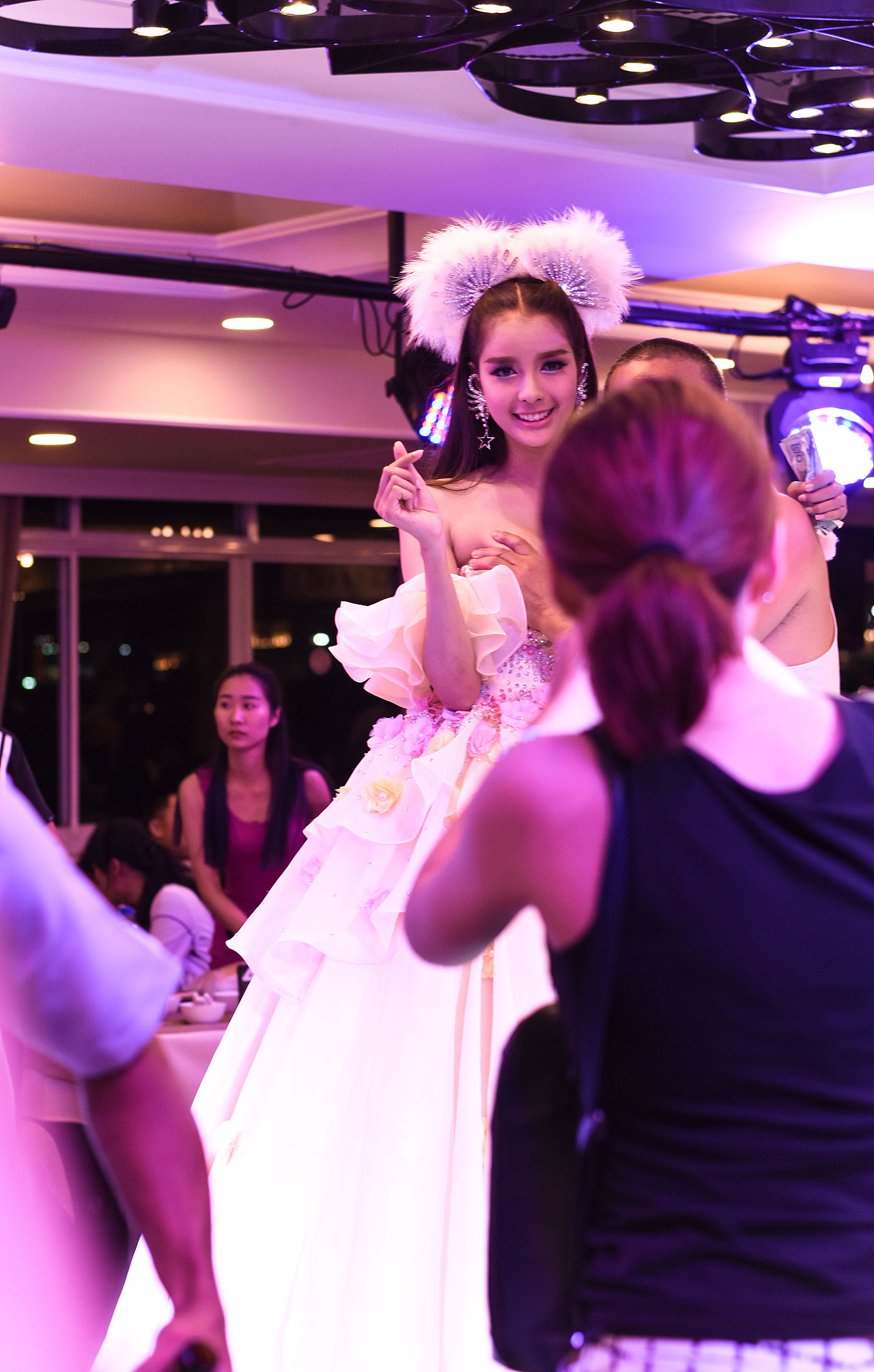 泰国人妖艺术表演东方公主