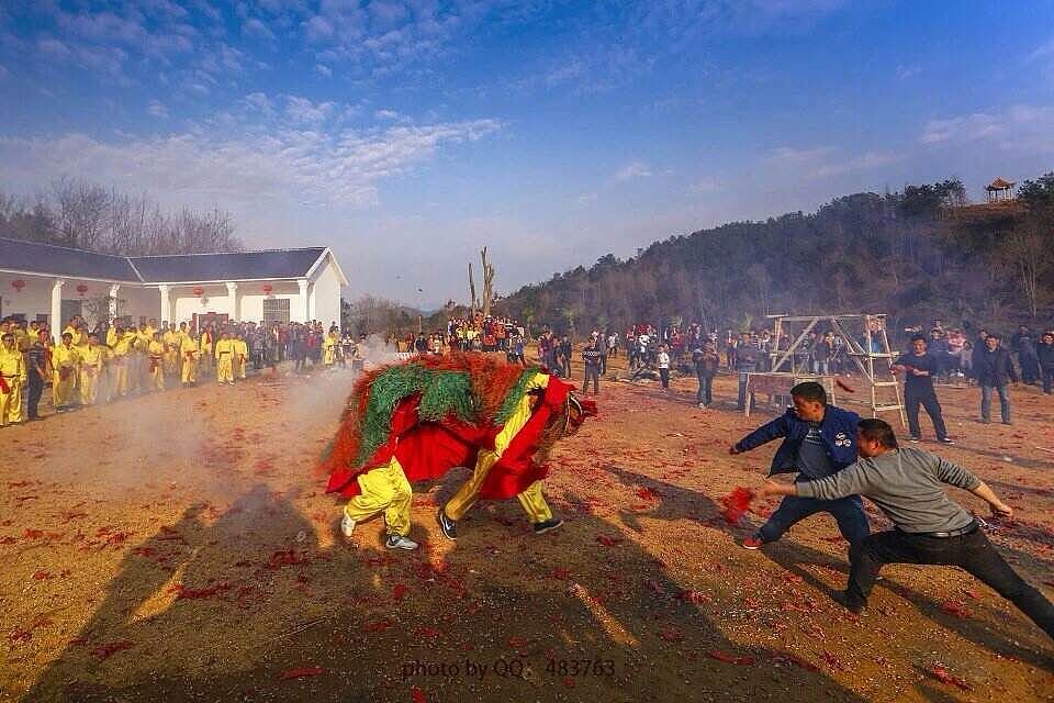 家乡的舞狮人,年味十足
