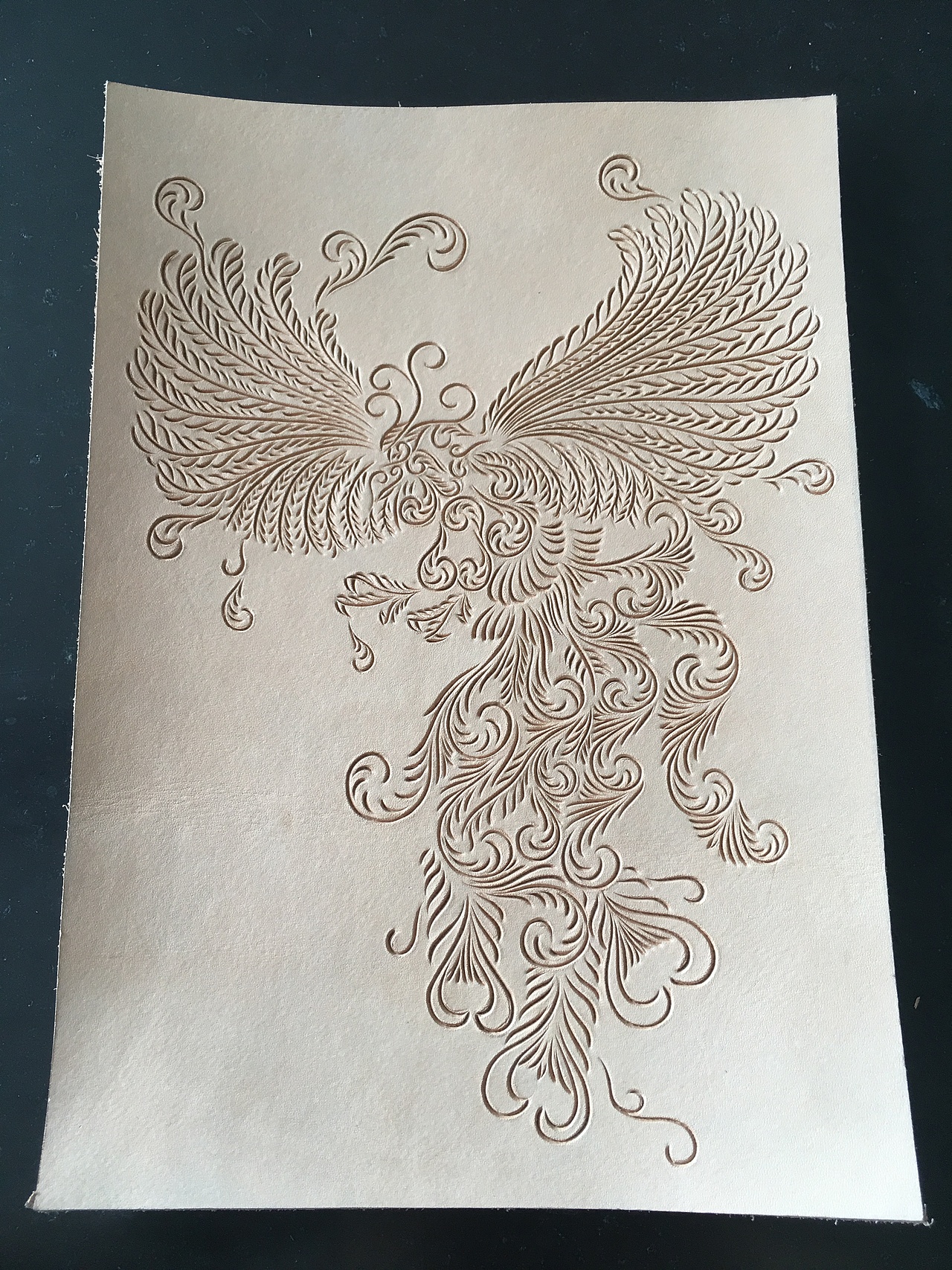 分享收藏上色完成皮雕了一条凶巴巴的鱼老海报唐狮扣唐草腰带一款简单