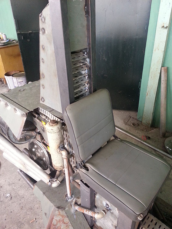 传说336小公共，一块一位的过道座位。