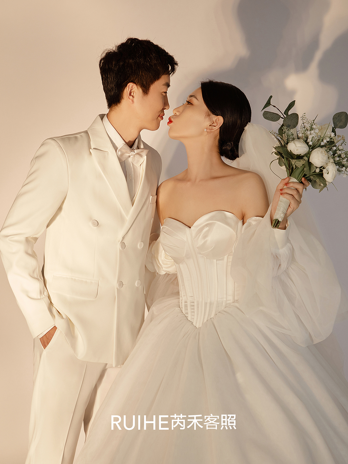 光影氛围感婚纱照，少女裙摆氤氲着清澈温柔（图ZMjc1ODM1MDMy） - 婚礼摄影 - 站酷设计师遇见YUJIAN原创素材 - 站酷ZCOOL