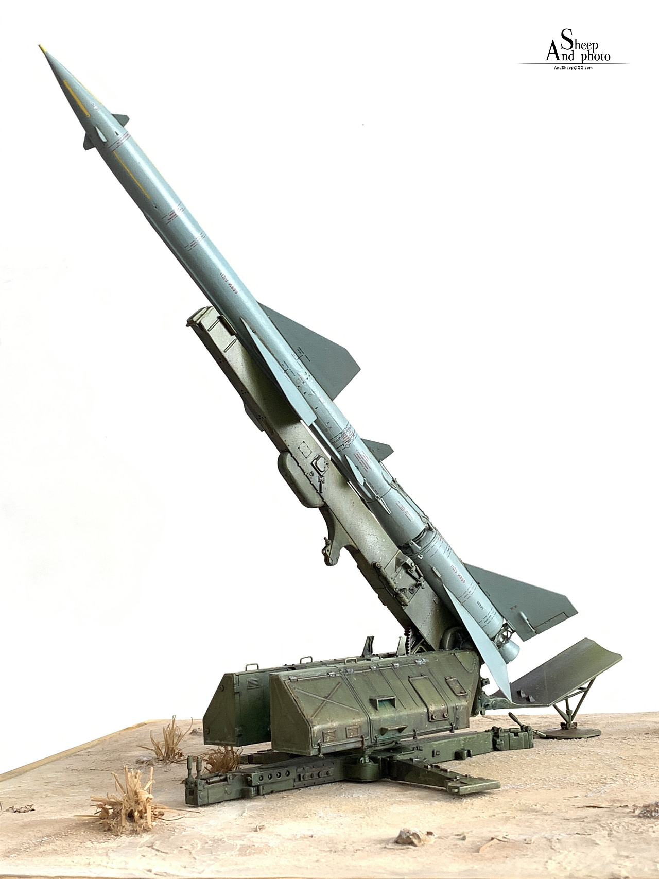 中国pla红旗2防空导弹发射架戈壁