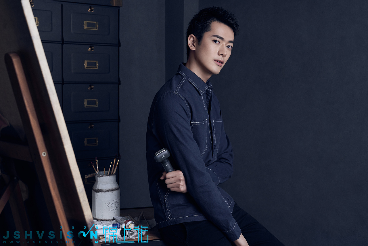 松下 “小锤子”剃须刀 LM31 海报拍摄（图ZMjA3NTIwODUy） - 人像摄影 - 站酷设计师锦上花视觉原创素材 - 站酷ZCOOL