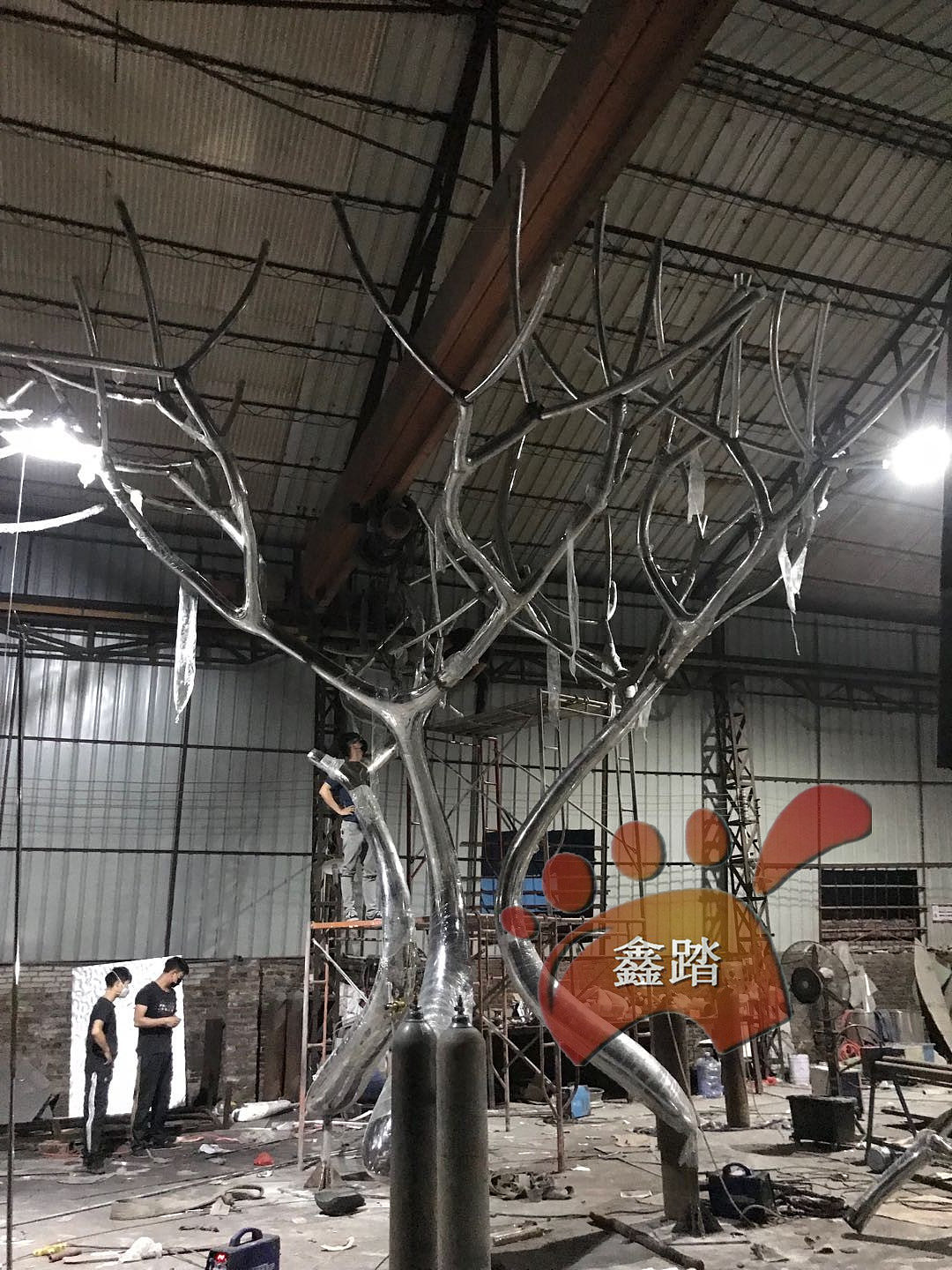 商业广场大型不锈钢七彩树枝雕塑完美无瑕