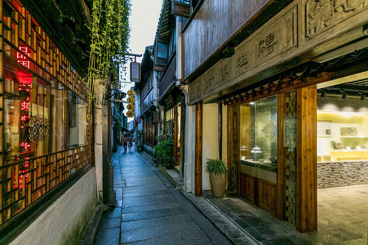 苏州周庄古镇贞丰文化街夜景