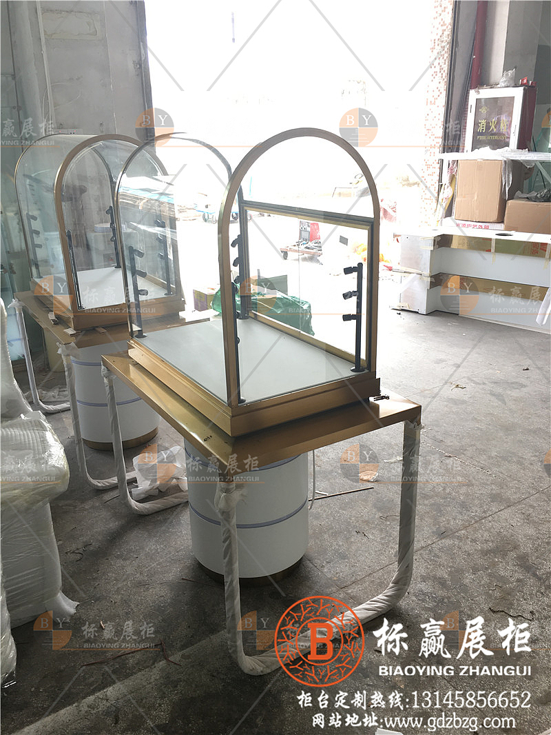 伊诺尔展柜定制