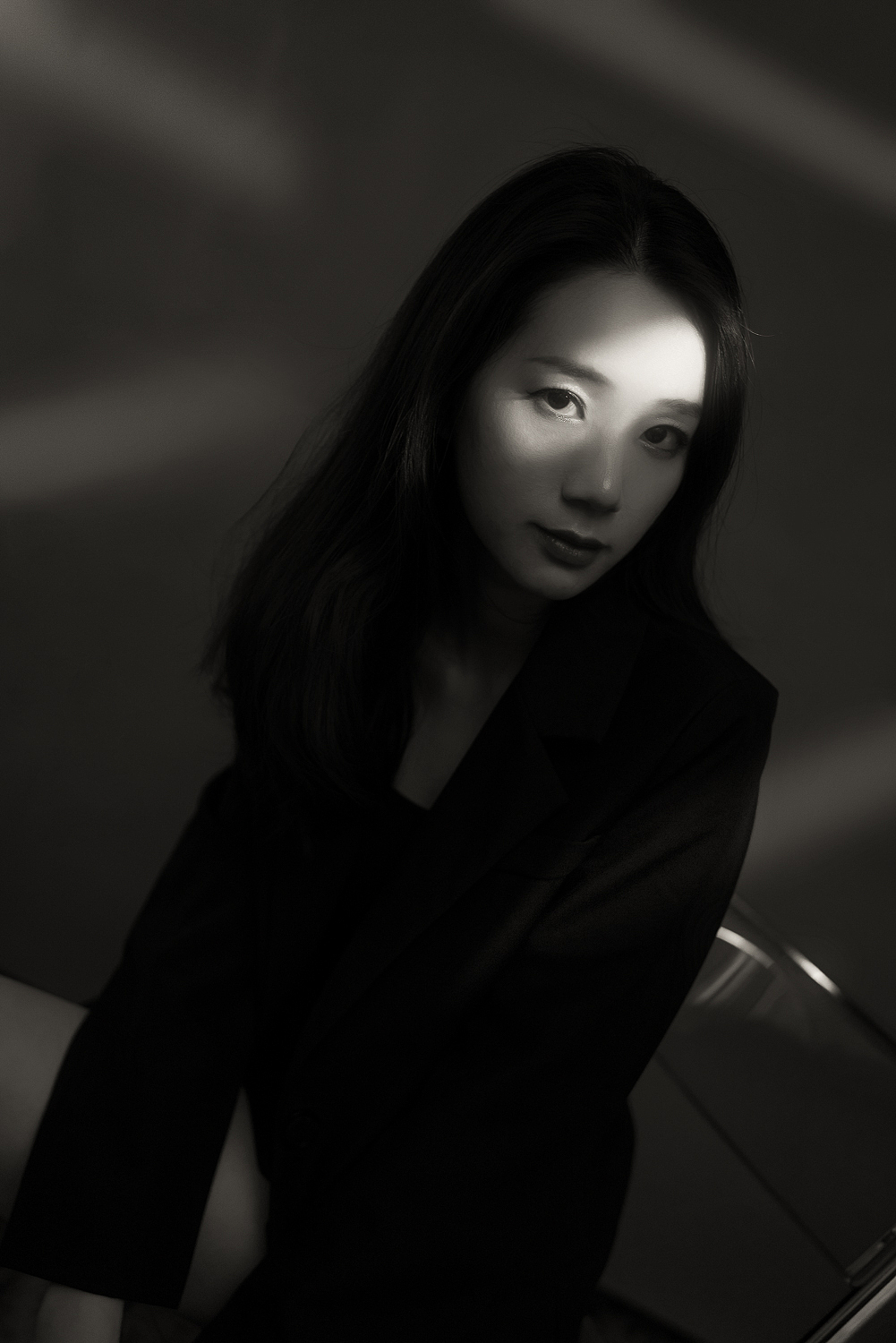 NORA 小姐姐的黑西装拍摄