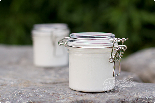 氨基酸洗发膏,罐子版的,真的出油少了,掉头发也少了,哈哈