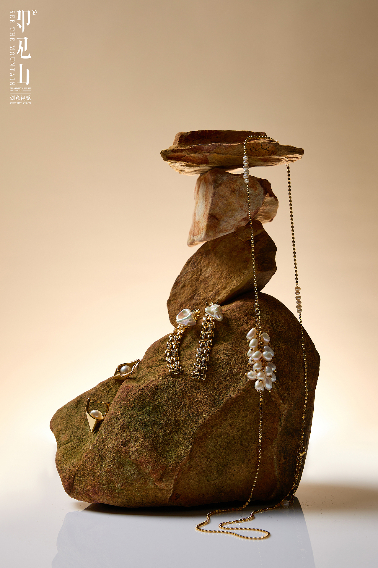 在岩石之上，探索永恒的艺术之美｜产品摄影（图ZMzc5Nzk4MDcy） - 产品摄影 - 站酷设计师即见山创意视觉原创素材 - 站酷ZCOOL